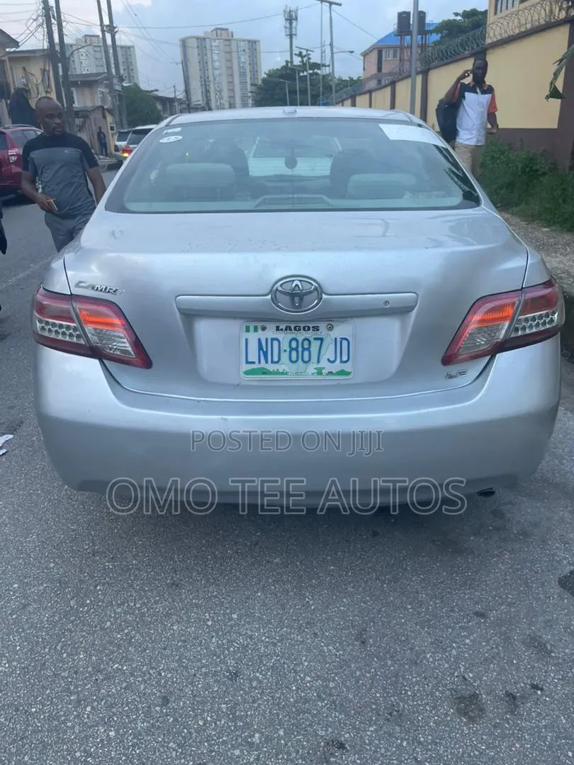 Toyota Camry LE 4dr Sedan (2.5L 4cyl 6AM) 2010 Silver