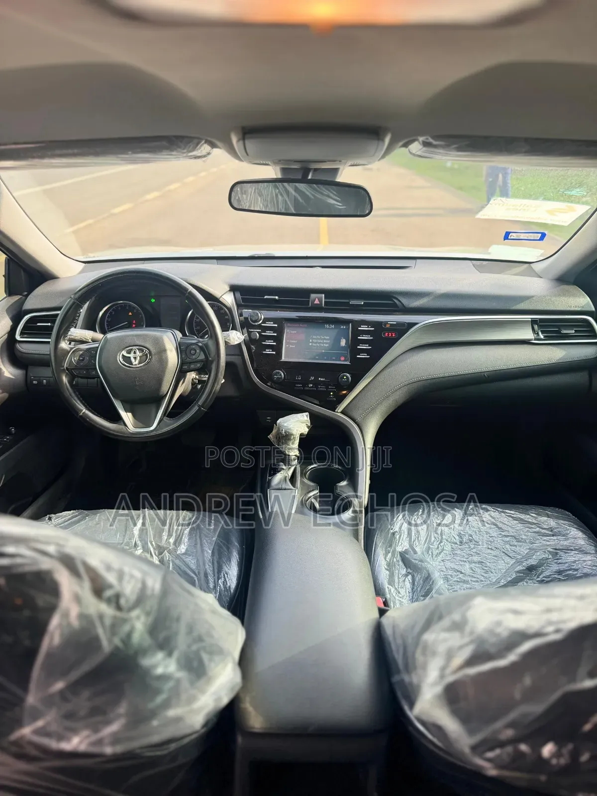 Toyota Camry 2018 Gold