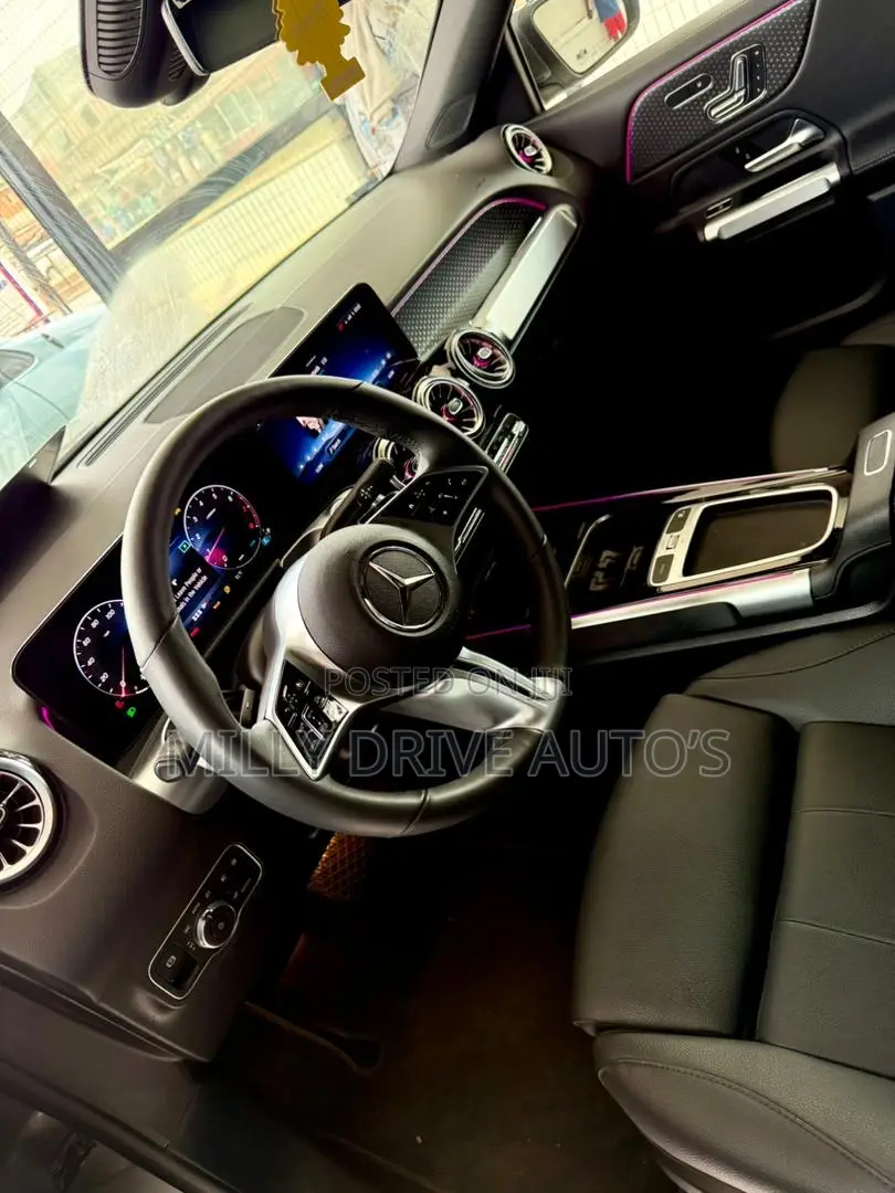 Mercedes-Benz GLB-Class GLB 250 2024 Gray