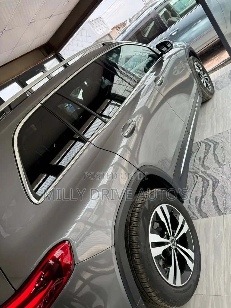 Mercedes-Benz GLB-Class GLB 250 2024 Gray