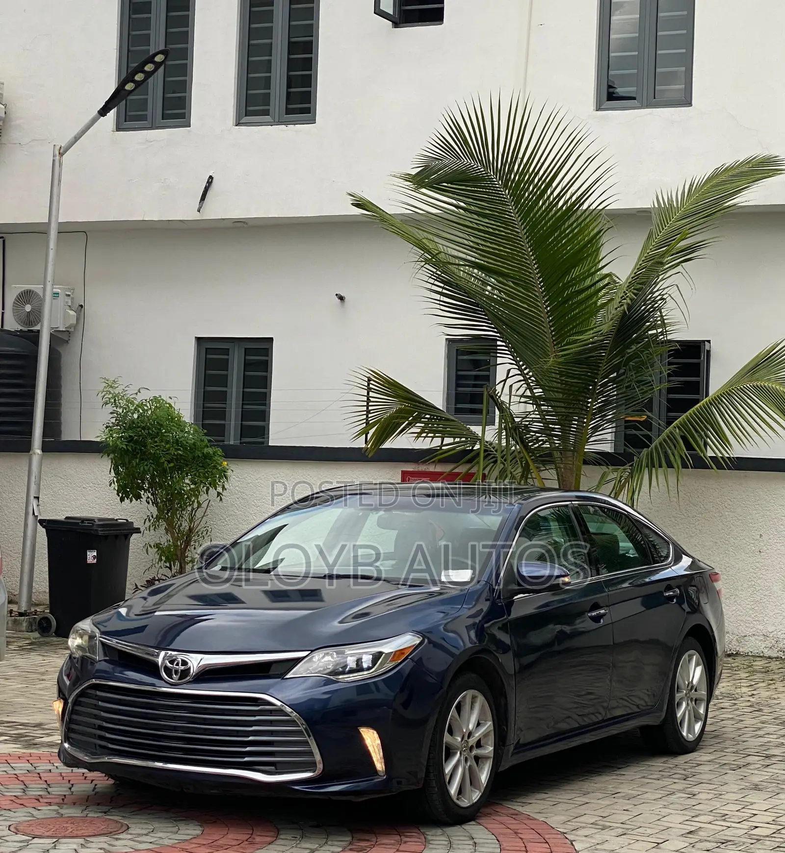 Toyota Avalon Limited 4dr Sedan (3.5L 6cyl 6A) 2014 Blue