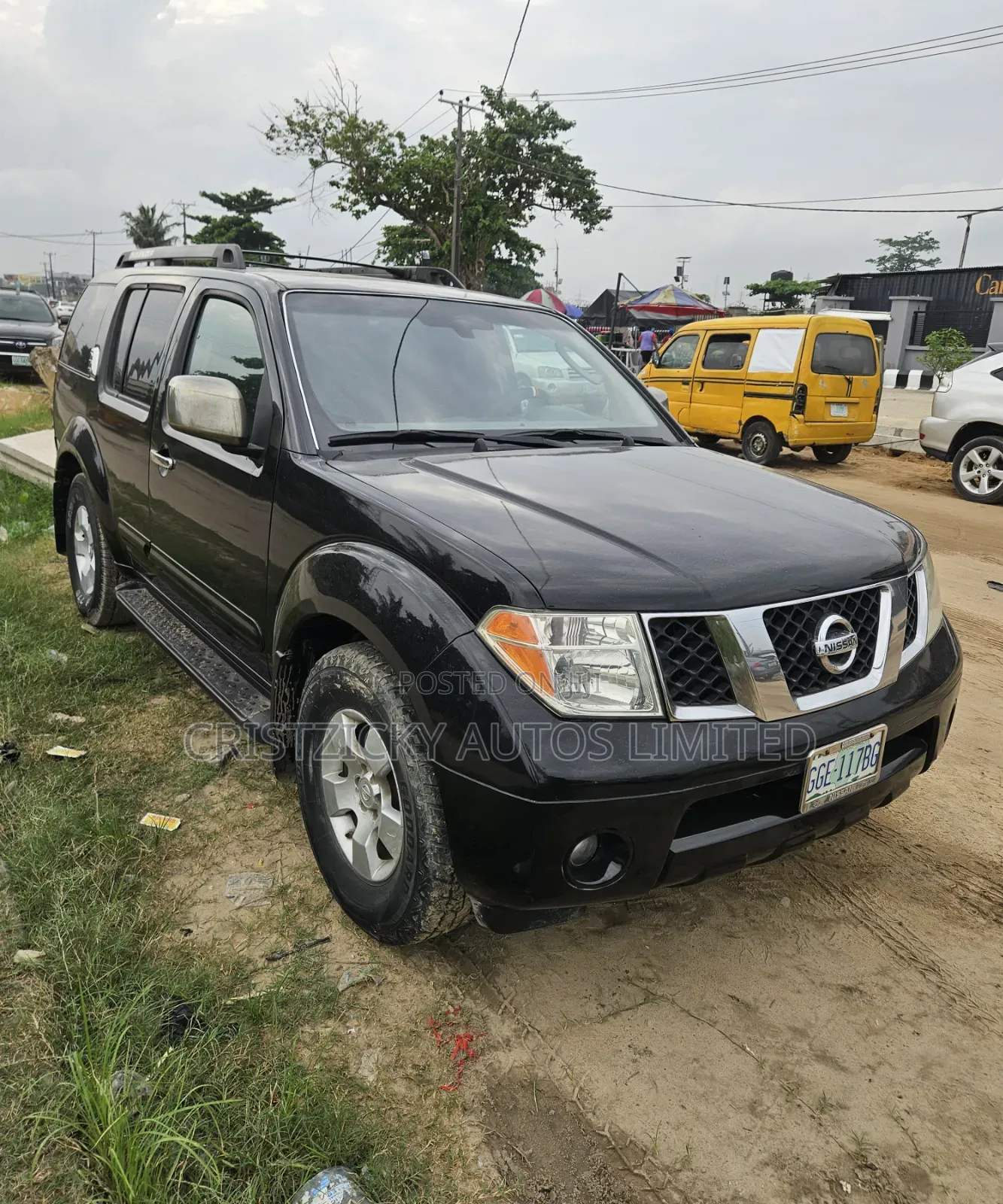 Nissan Pathfinder 2005 Black