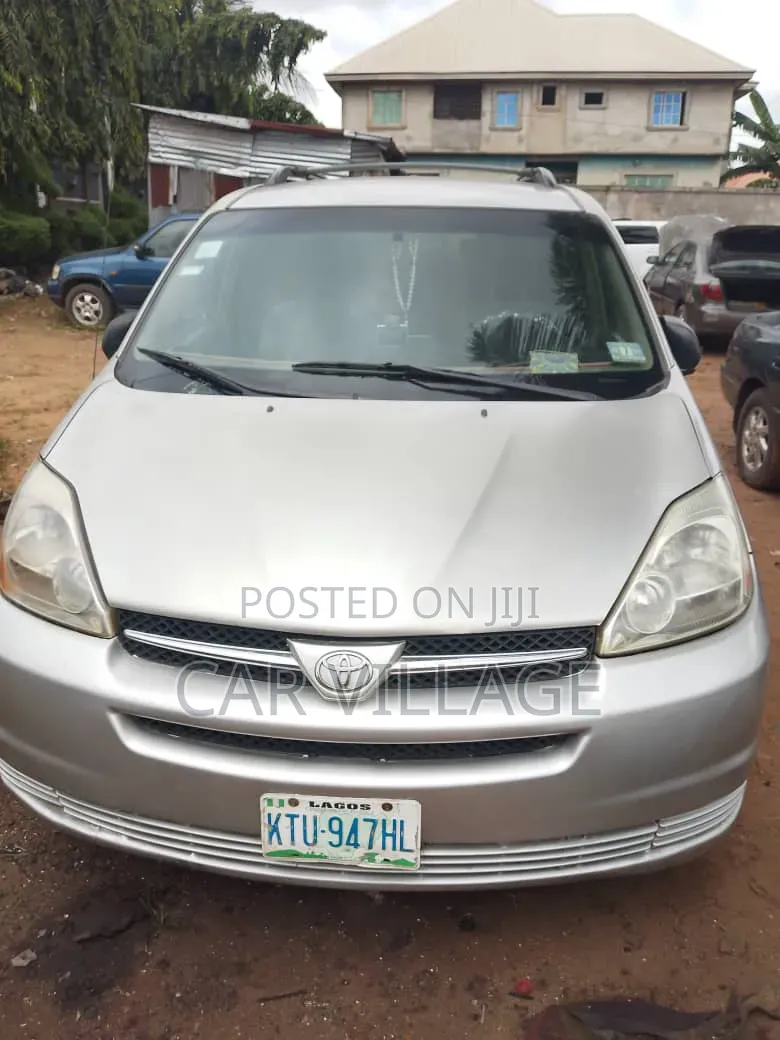 Toyota Sienna 2005 Silver