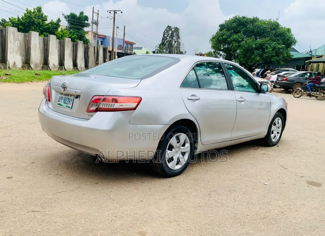 Toyota Camry LE 4dr Sedan (2.4L 4cyl 5A) 2009 Silver