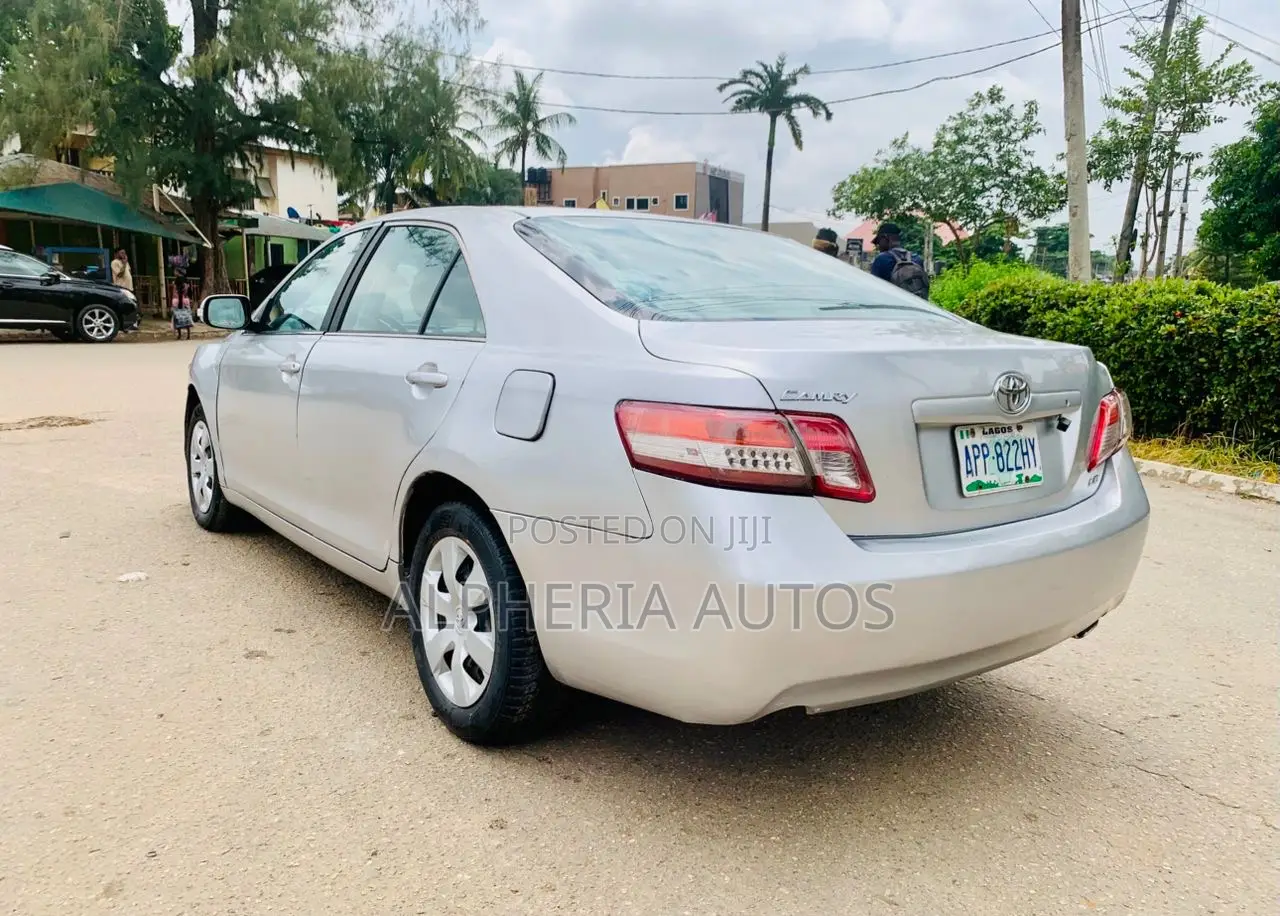 Toyota Camry LE 4dr Sedan (2.4L 4cyl 5A) 2009 Silver