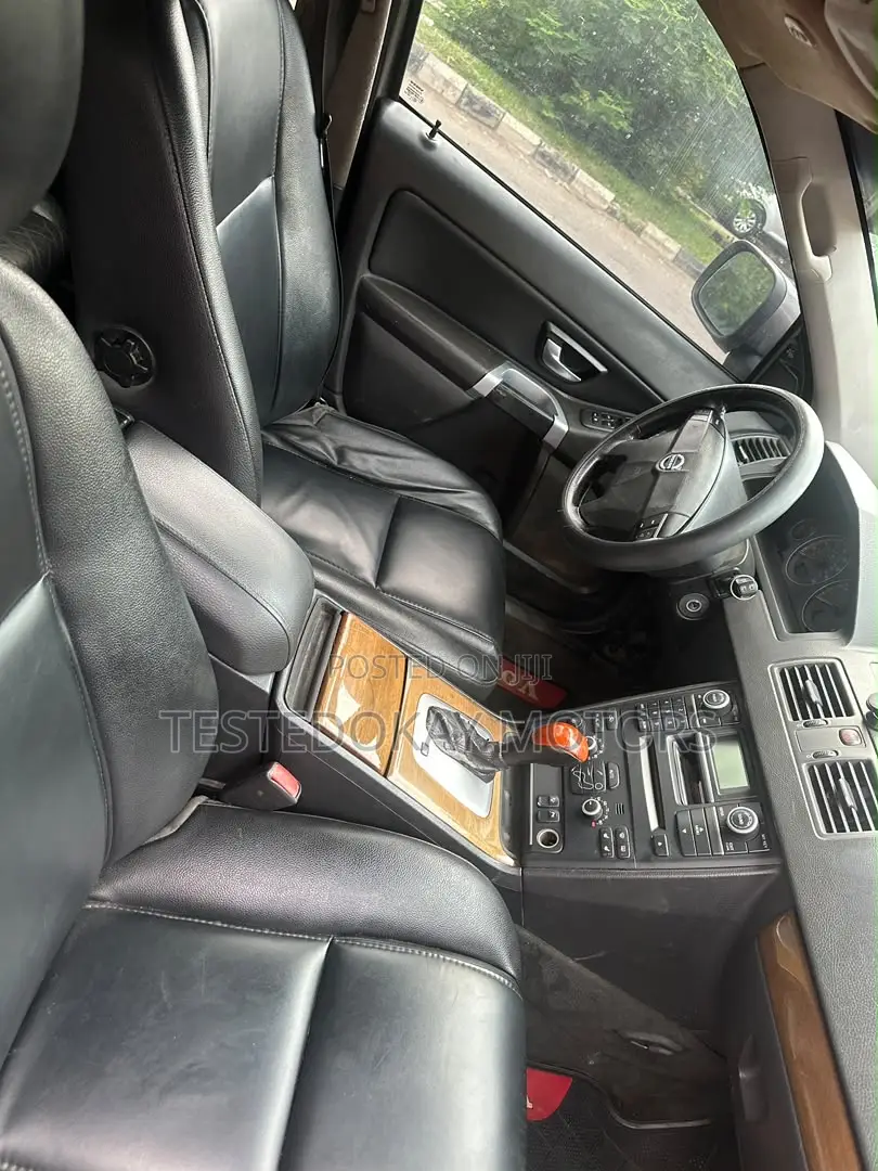 Volvo XC90 3.2 4dr SUV AWD (3.2L 6cyl 6A) 2010