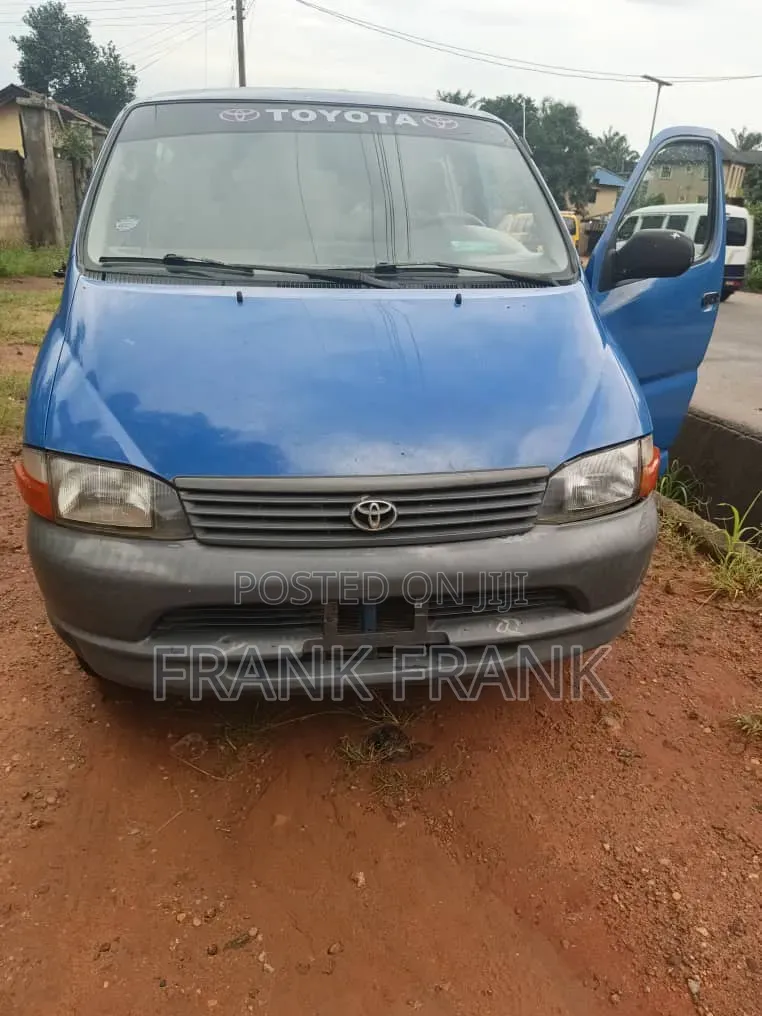 Toyota HiAce 2005 Blue