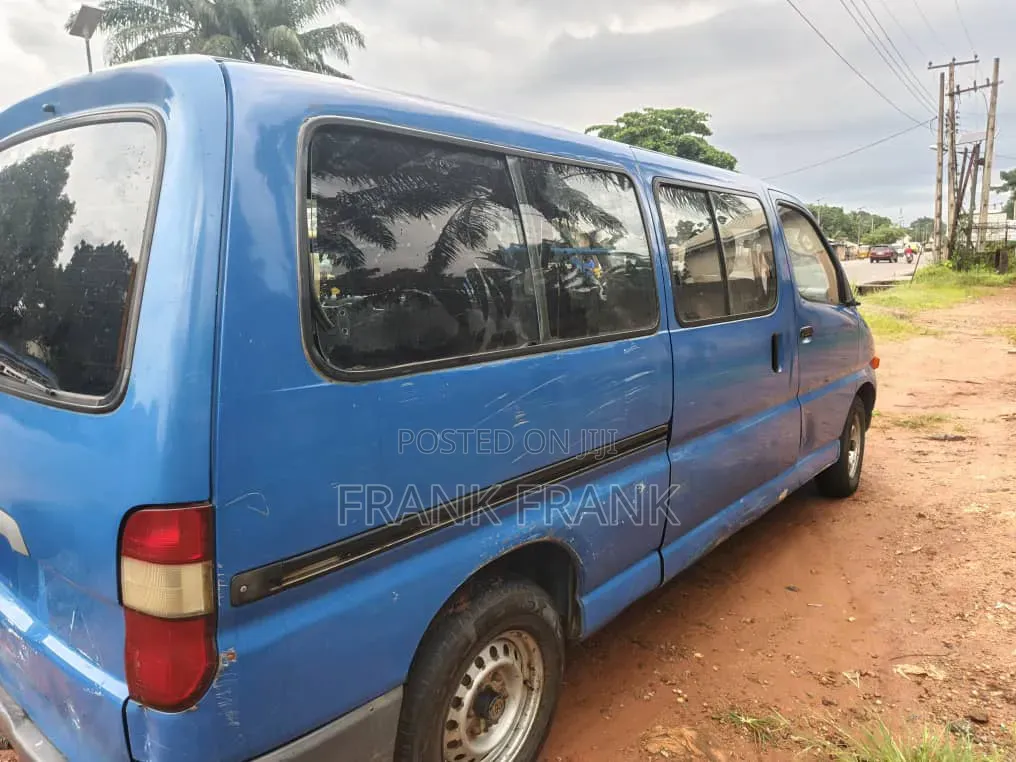 Toyota HiAce 2005 Blue
