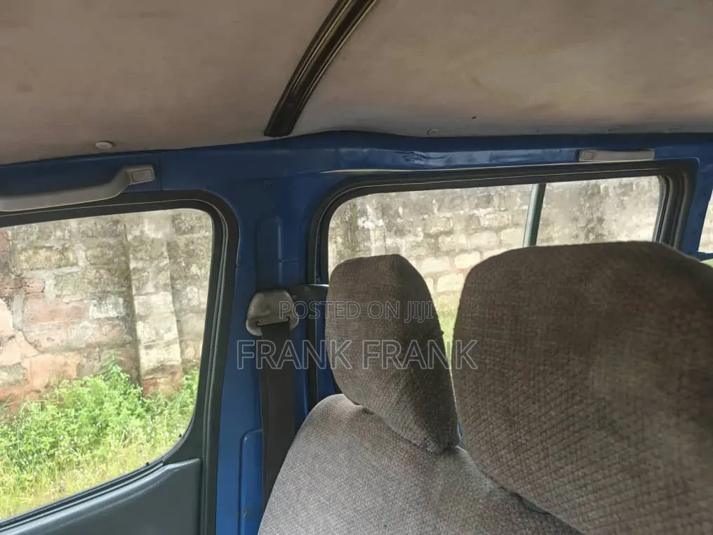 Toyota HiAce 2005 Blue