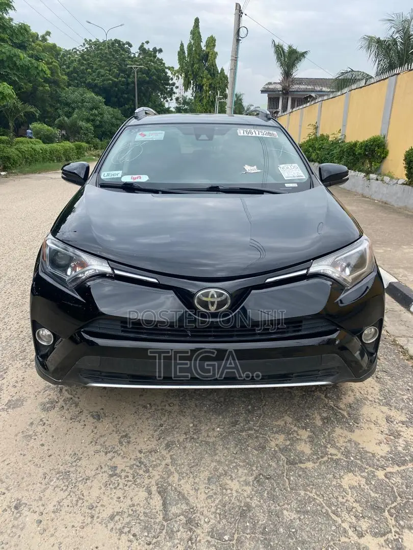 Toyota RAV4 XLE 4dr SUV (2.5L 4cyl 6A) 2018 Black
