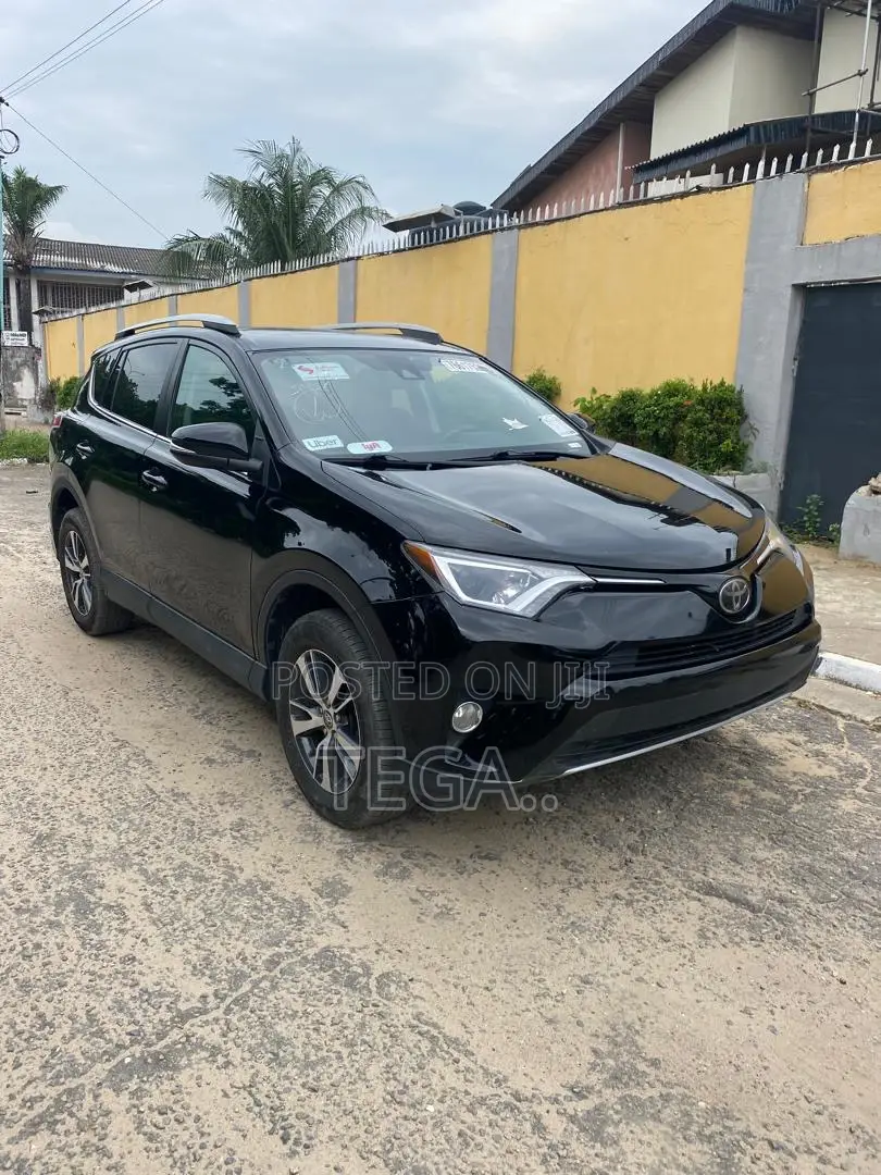 Toyota RAV4 XLE 4dr SUV (2.5L 4cyl 6A) 2018 Black