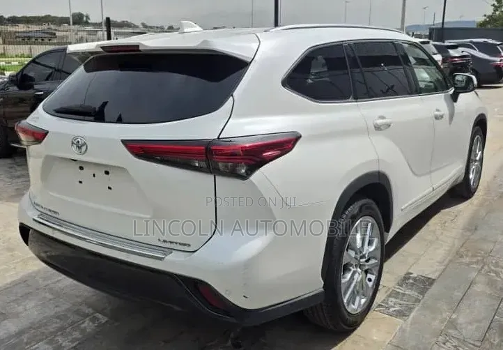 Toyota Highlander Limited 2021 Off white
