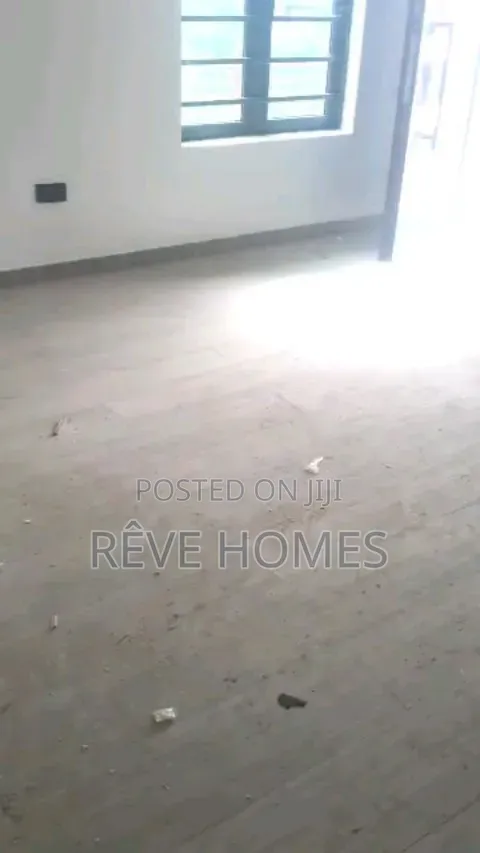3bdrm Duplex in Soluyi for rent