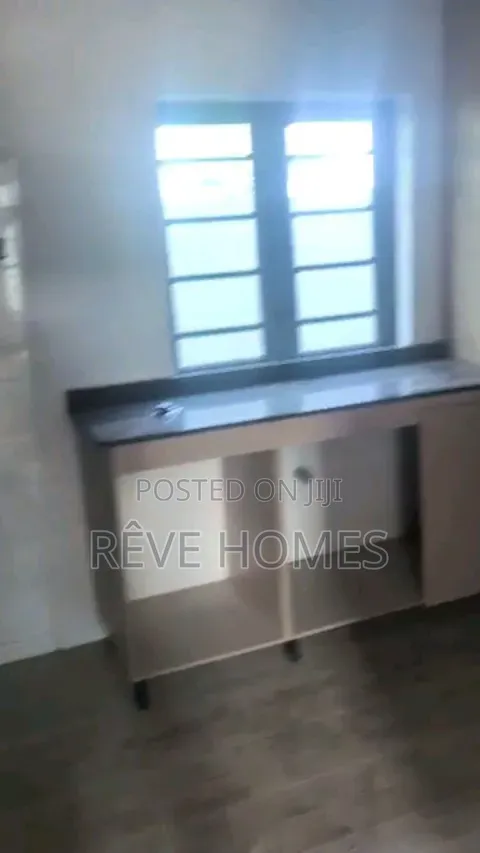 3bdrm Duplex in Soluyi for rent