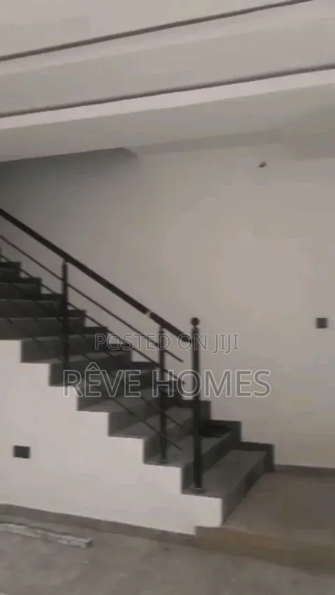 3bdrm Duplex in Soluyi for rent