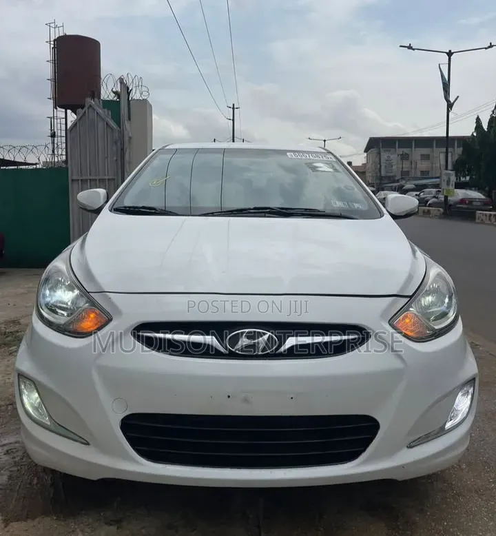 Hyundai Accent SE 2013 White