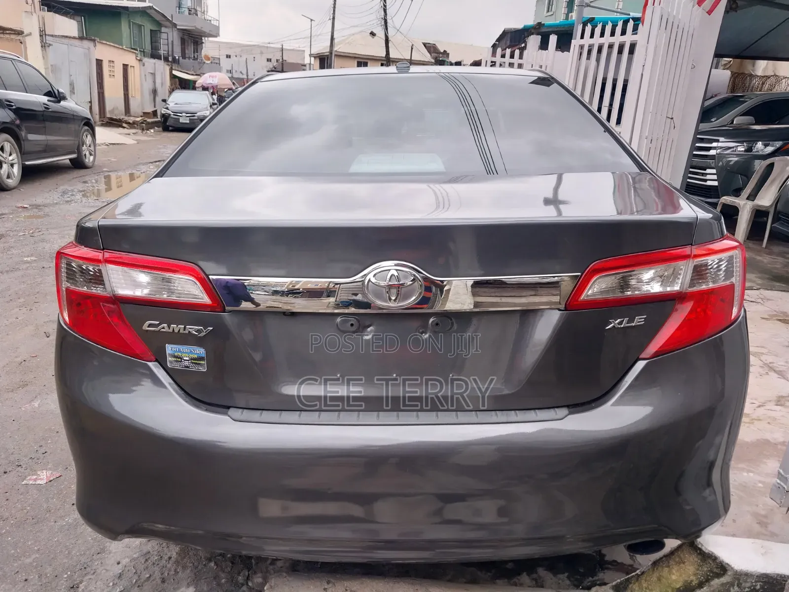 Toyota Camry XLE 4dr Sedan (2.5L 4cyl 6A) 2013 Gray