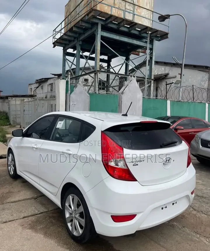 Hyundai Accent SE 2013 White