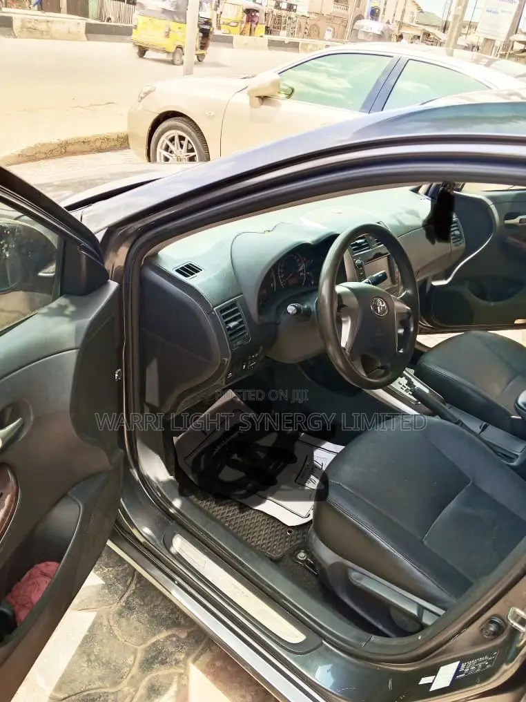 Toyota Corolla XLE 4dr Sedan (1.8L 4cyl 4A) 2010 Gray