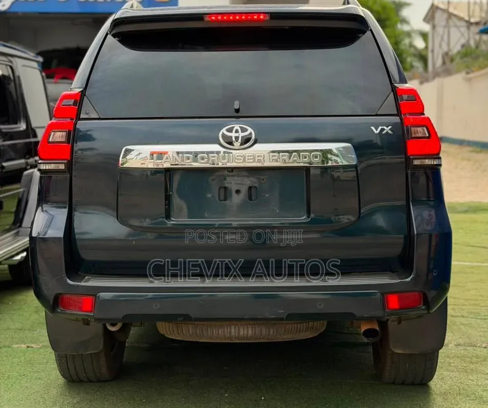 Toyota Land Cruiser Prado 2023 Black