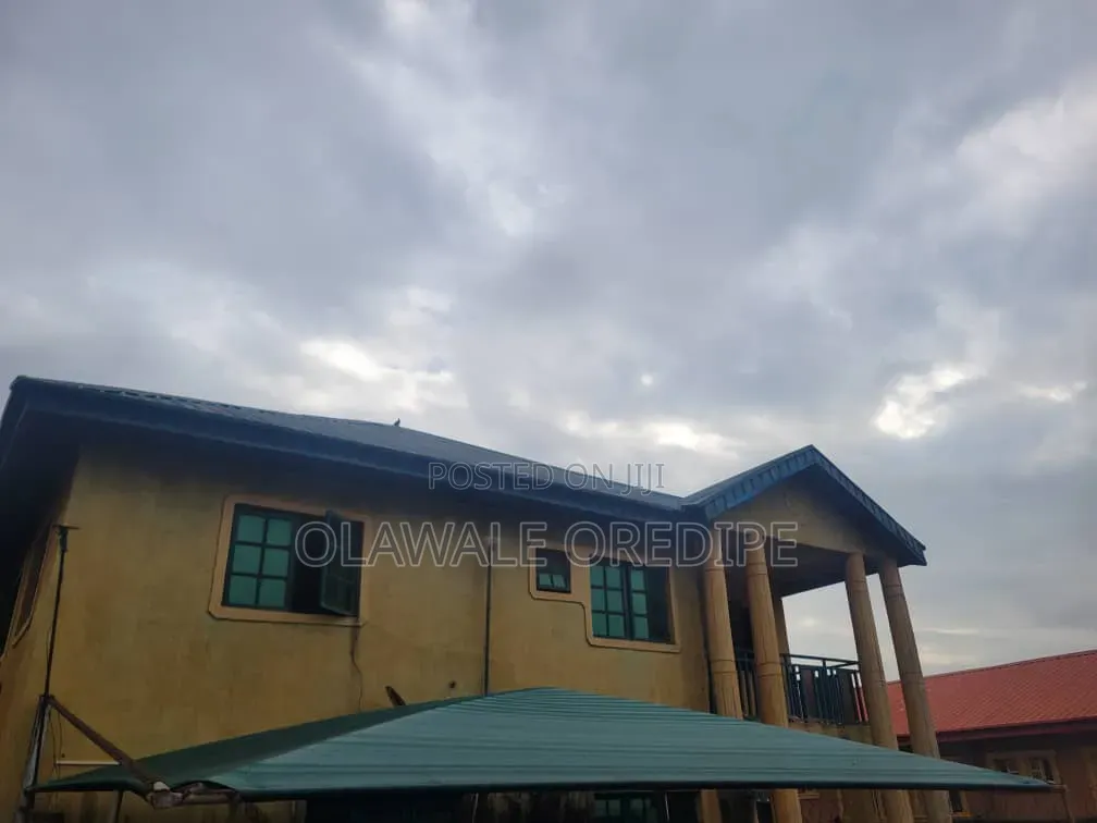 Furnished 6bdrm Duplex in Igbogbo for sale