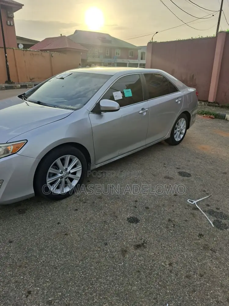 Toyota Camry XLE 4dr Sedan (2.5L 4cyl 6A) 2014 Silver