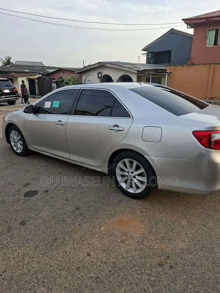 Toyota Camry XLE 4dr Sedan (2.5L 4cyl 6A) 2014 Silver