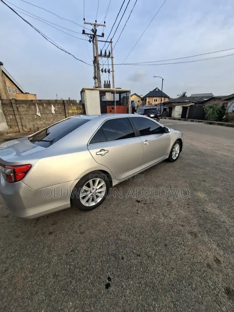 Toyota Camry XLE 4dr Sedan (2.5L 4cyl 6A) 2014 Silver