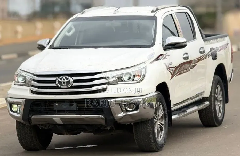 Toyota Hilux 2019 White