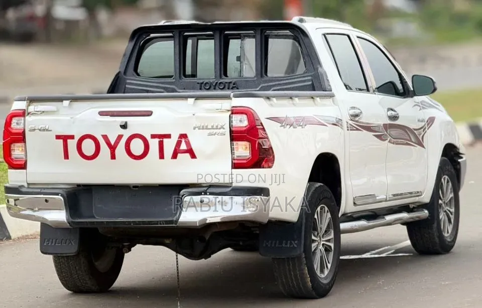 Toyota Hilux 2019 White