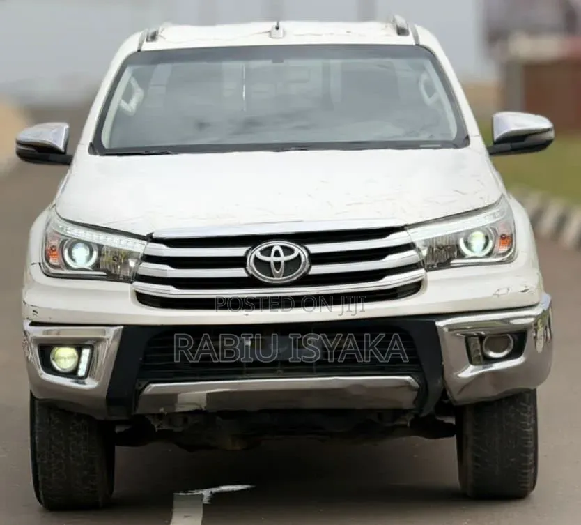 Toyota Hilux 2019 White