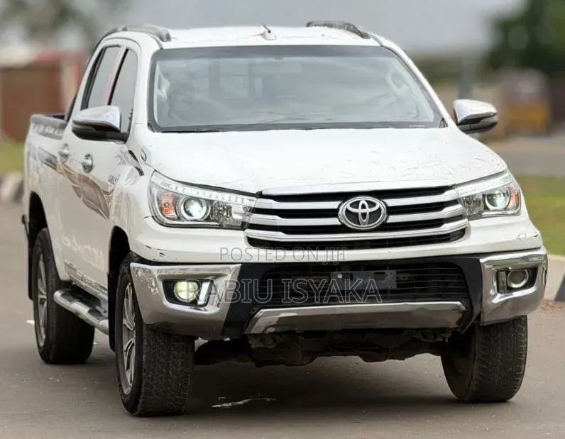 Toyota Hilux 2019 White