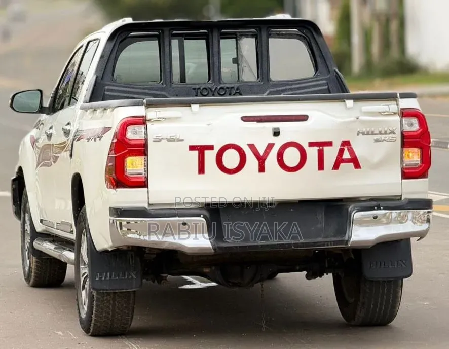 Toyota Hilux 2019 White