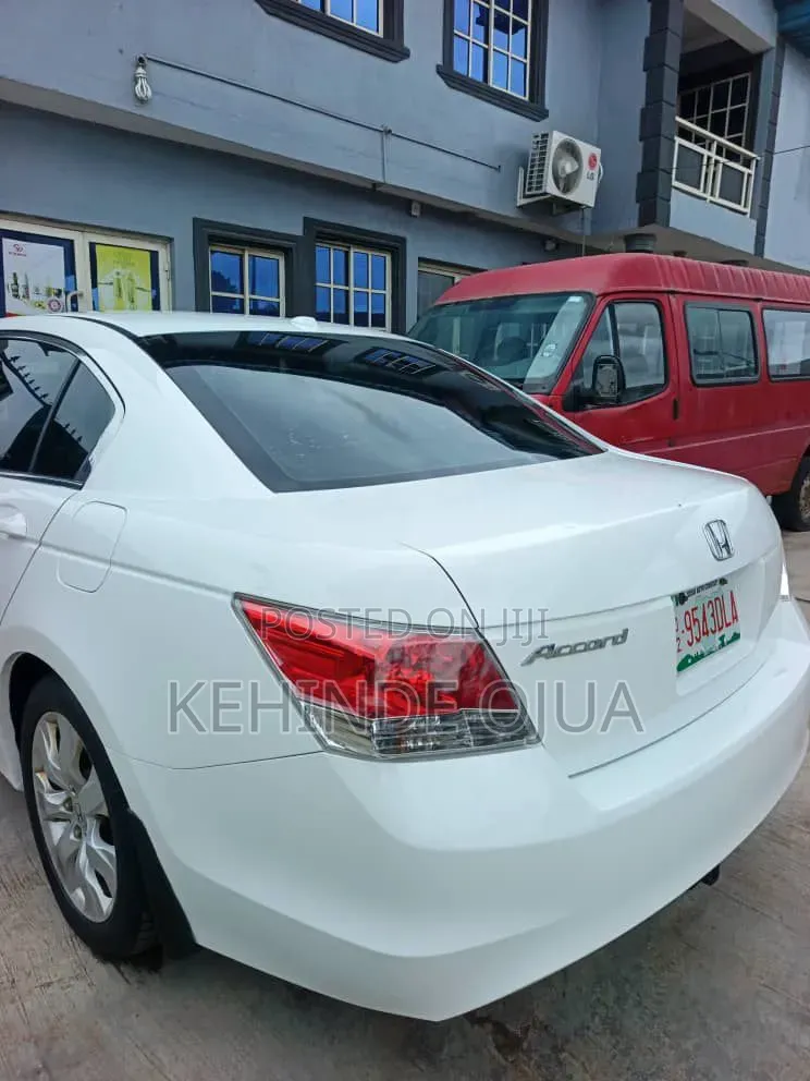 Honda Accord 2010 White
