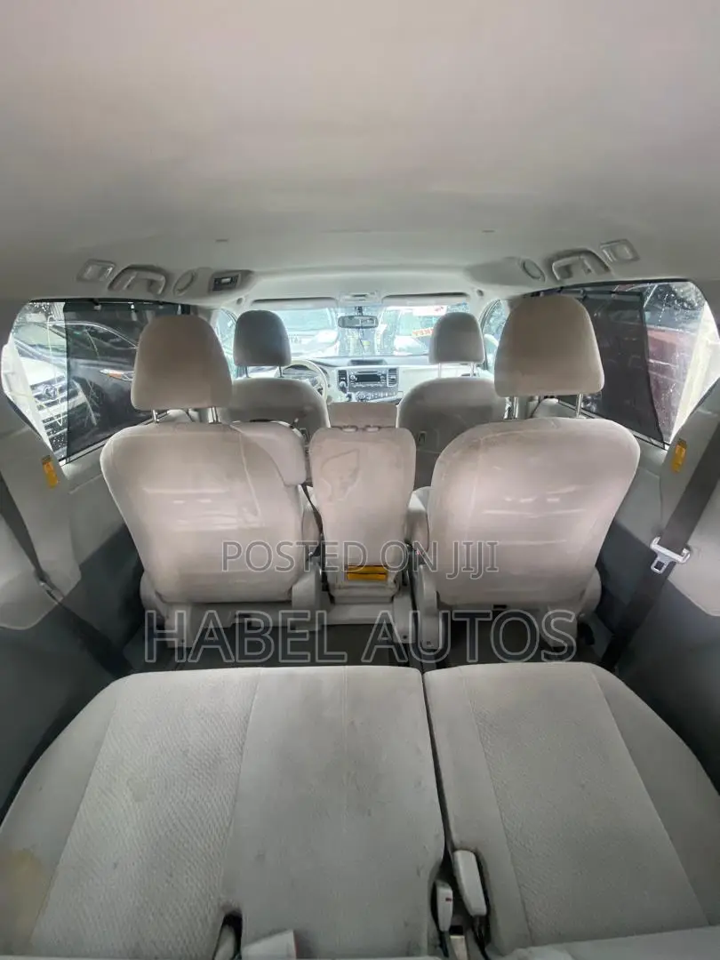 Toyota Sienna LE 7-Passenger 4dr Minivan AWD (3.5L 6cyl 6A) 2014 Gray