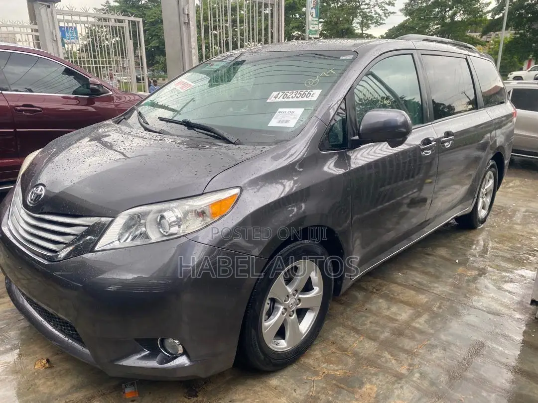Toyota Sienna LE 7-Passenger 4dr Minivan AWD (3.5L 6cyl 6A) 2014 Gray