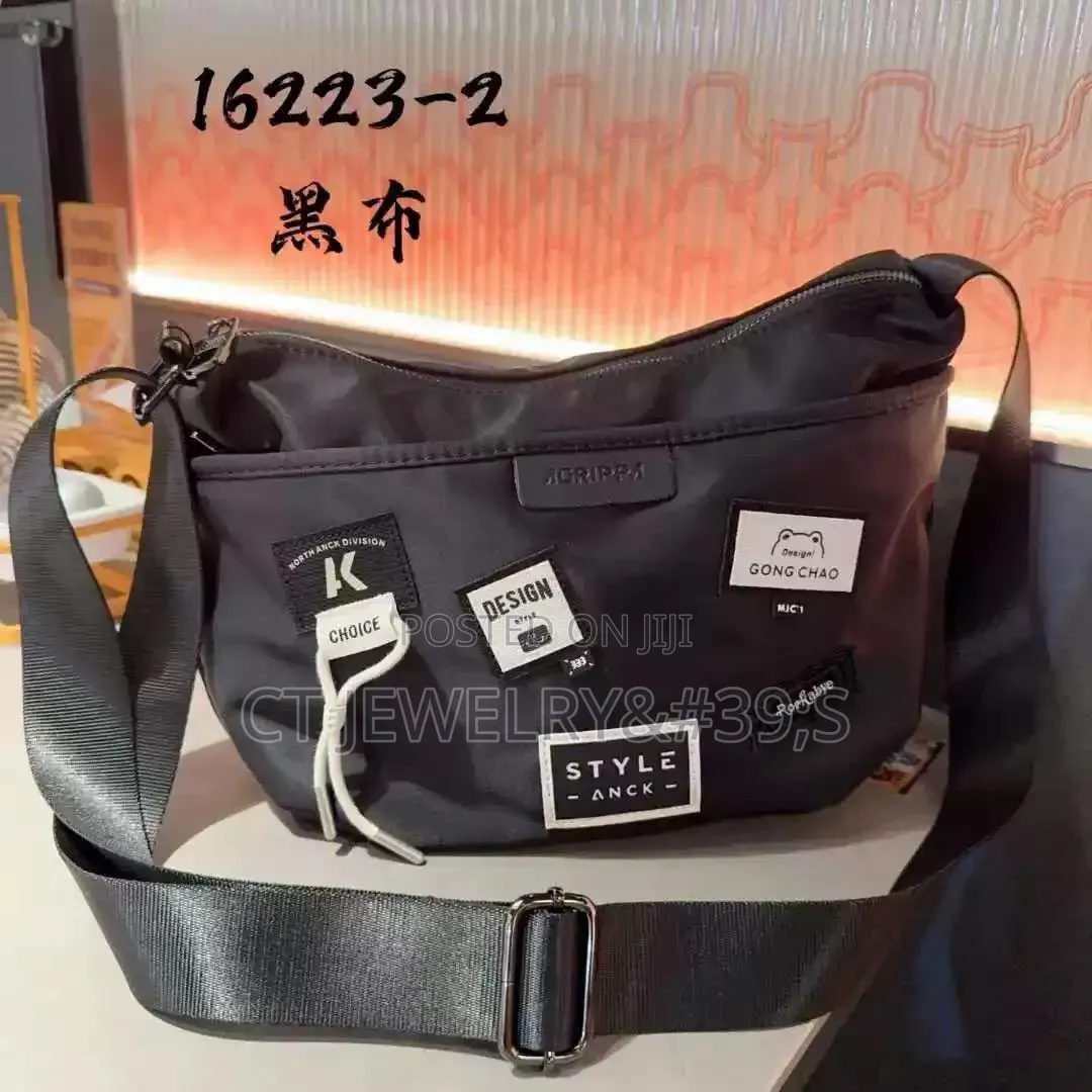 Original Kawz Shoulder Bag Distinctive Mesh Exterior Patches (Luxury)