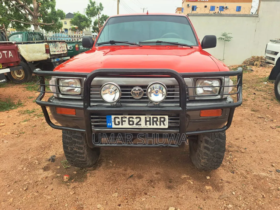 Toyota Hilux 2000 Red