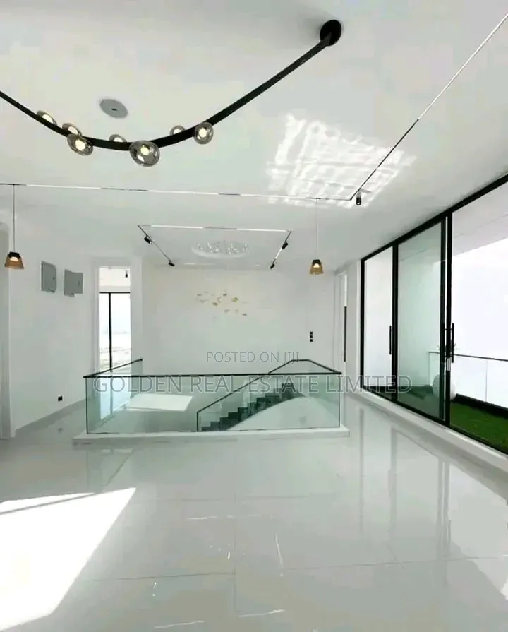 5bdrm Duplex in Osapa london for sale