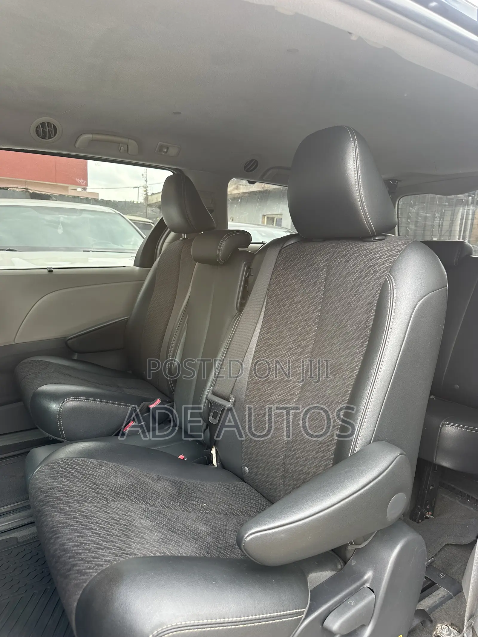 Toyota Sienna SE 8 Passenger 2012 Blue