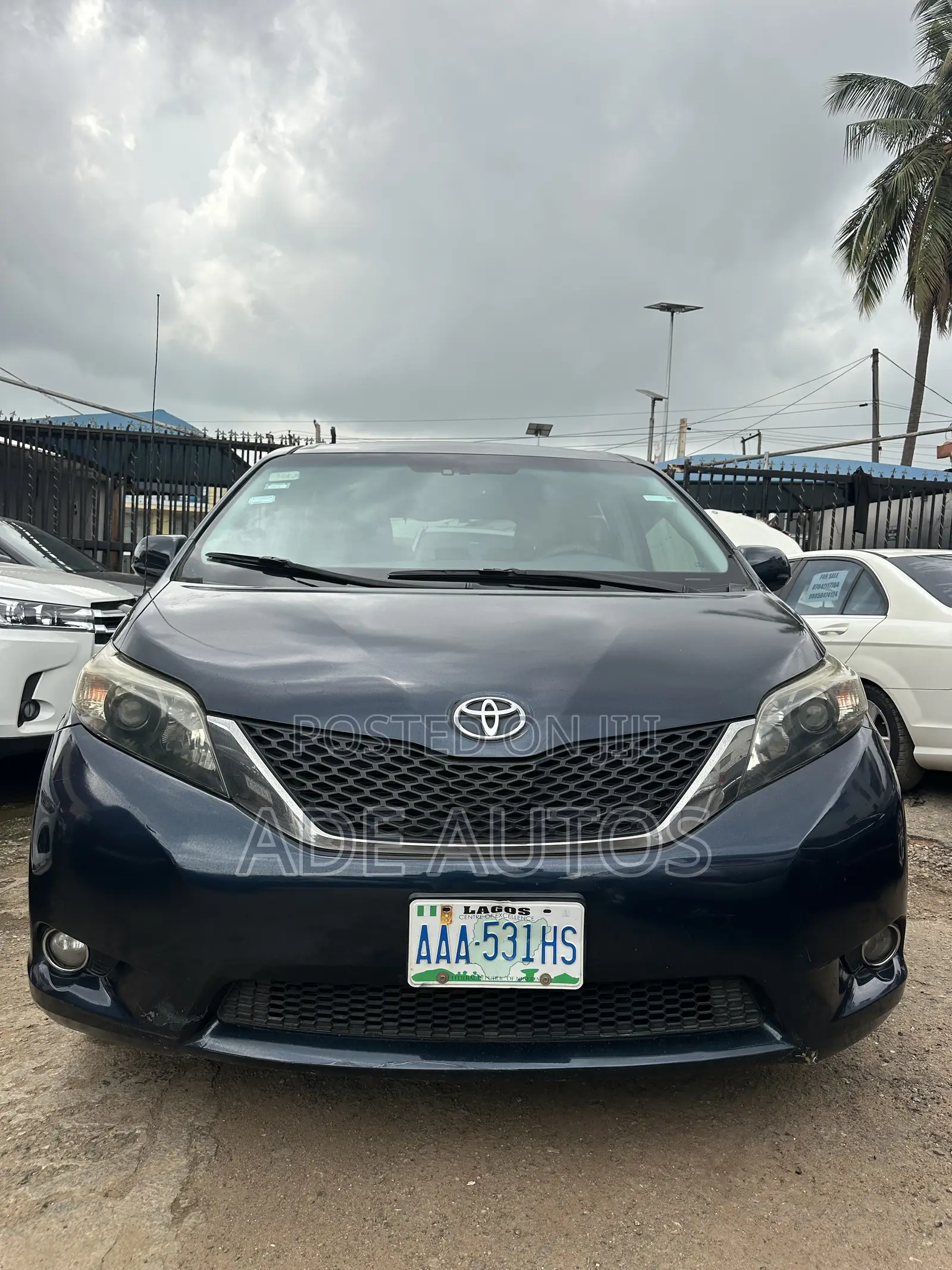 Toyota Sienna SE 8 Passenger 2012 Blue