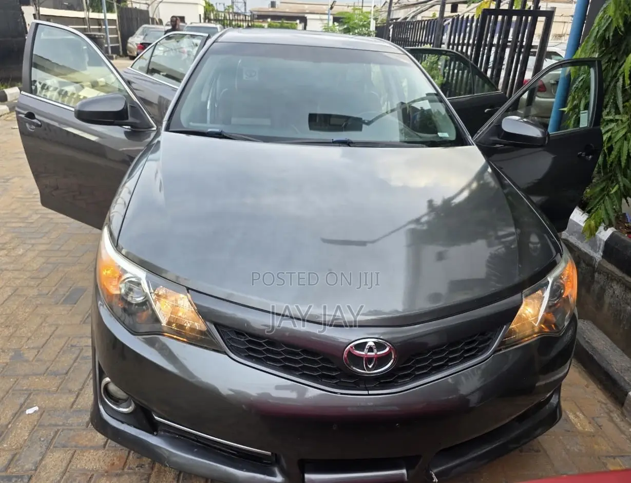 Toyota Camry 2014 Gray