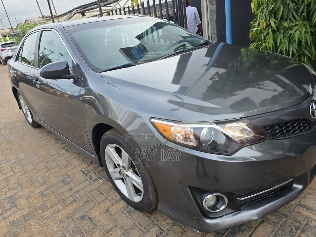 Toyota Camry 2014 Gray