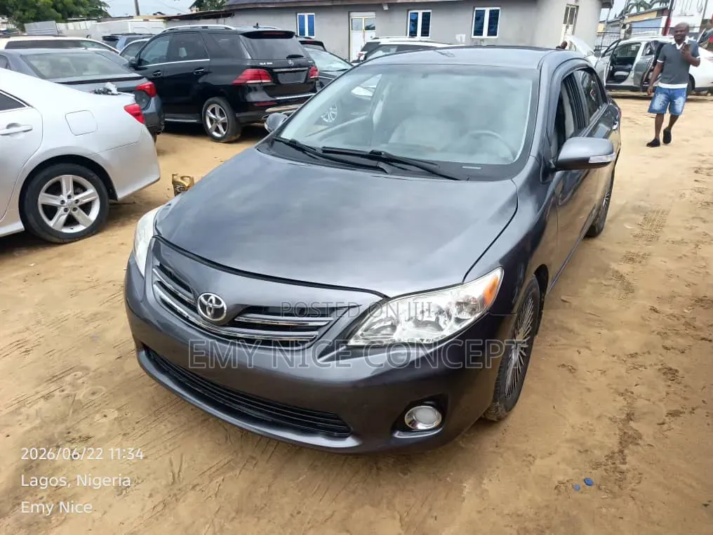 Toyota Corolla LE 4dr Sedan (1.8L 4cyl 4A) 2011 Gray