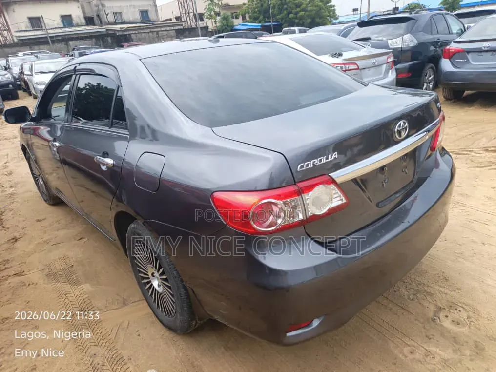 Toyota Corolla LE 4dr Sedan (1.8L 4cyl 4A) 2011 Gray