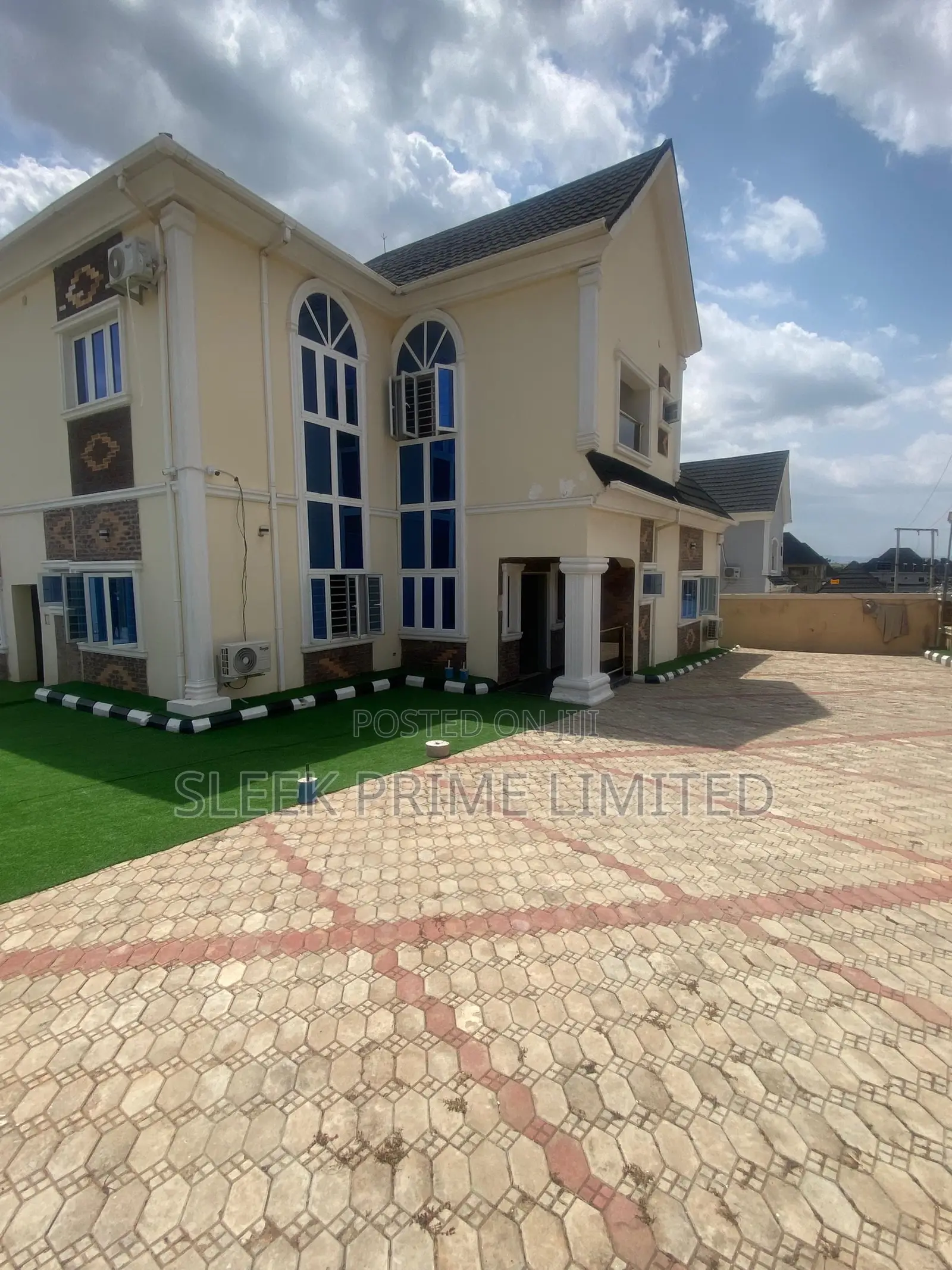5bdrm Duplex in Lugbe District for rent