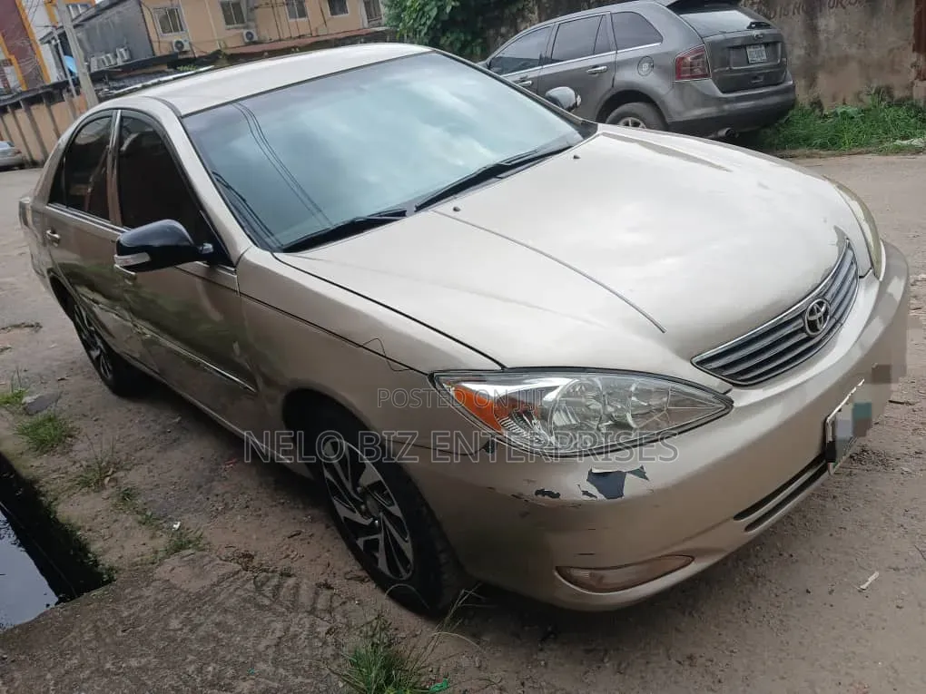 Toyota Camry 2005 Gold