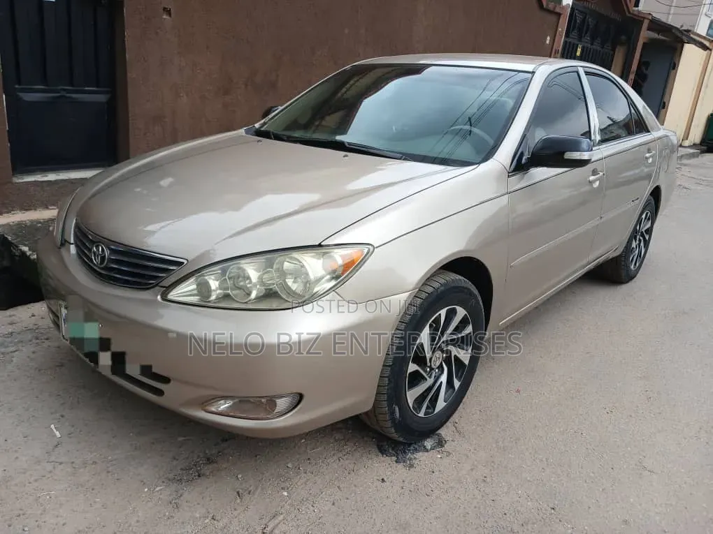 Toyota Camry 2005 Gold