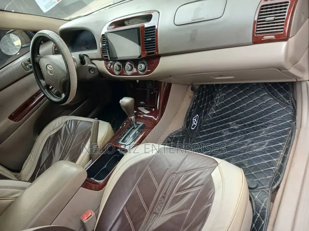 Toyota Camry 2005 Gold