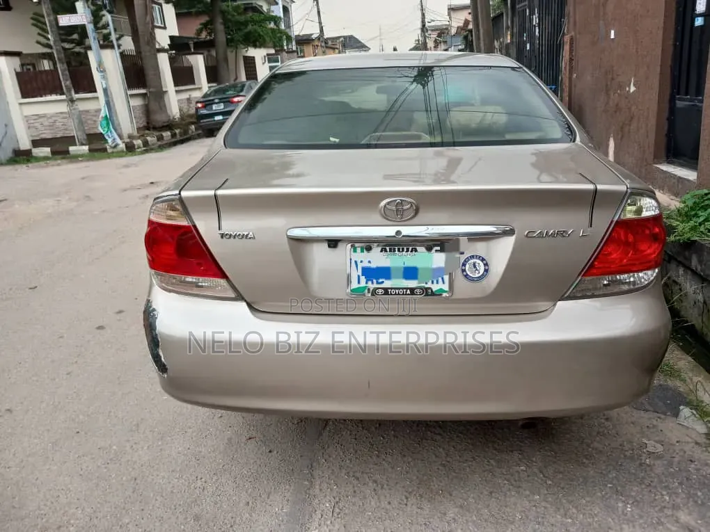 Toyota Camry 2005 Gold